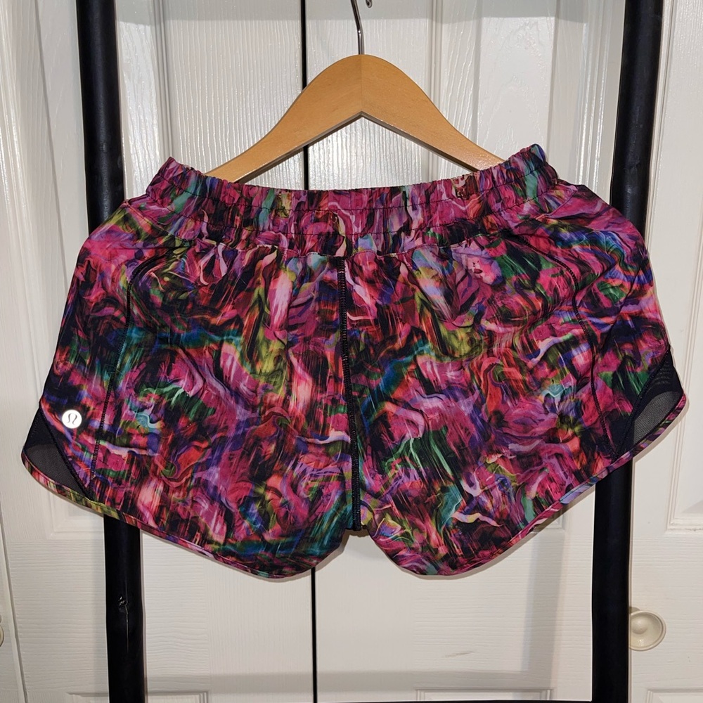 Lululemon Hotty Hot Shorts size 4 Tall